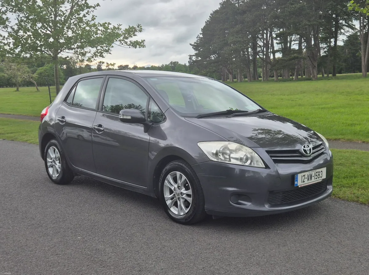 Toyota Auris 1.4 D-4D - Image 1