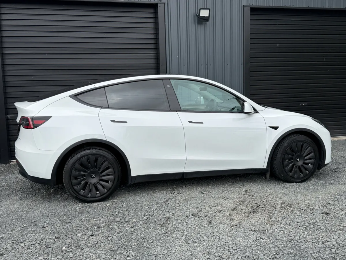 Tesla Model Y Long Range Awd - Image 5