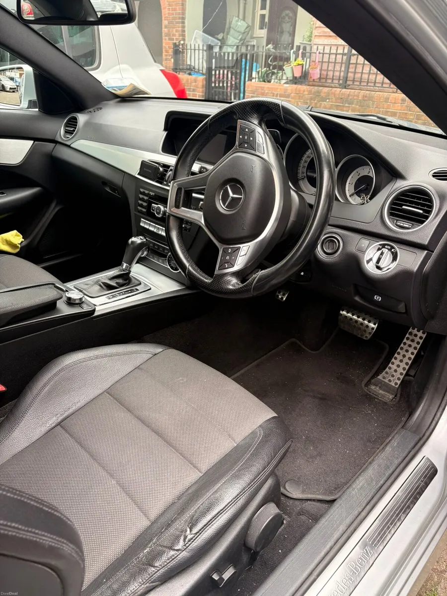 Mercedes Benz C class 220 AMG - Image 6