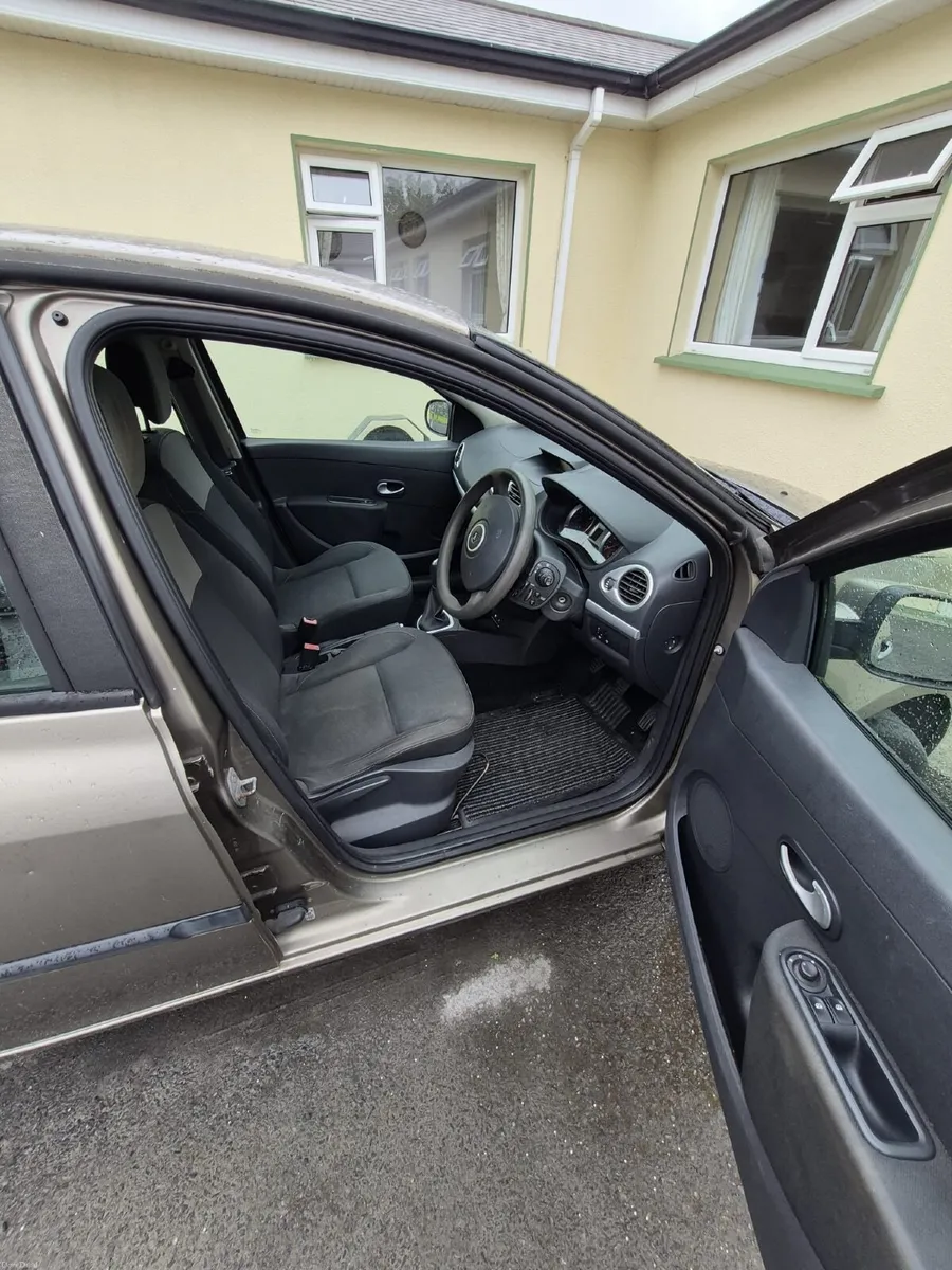Renault Clio 2010 - Image 4