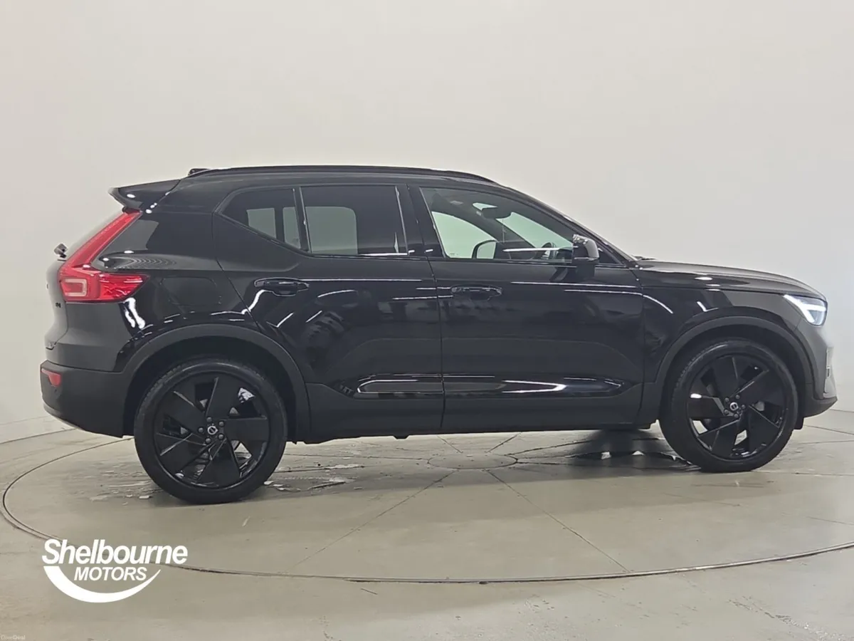 Volvo XC40 B4 PLUS BLACK EDITION - Image 3