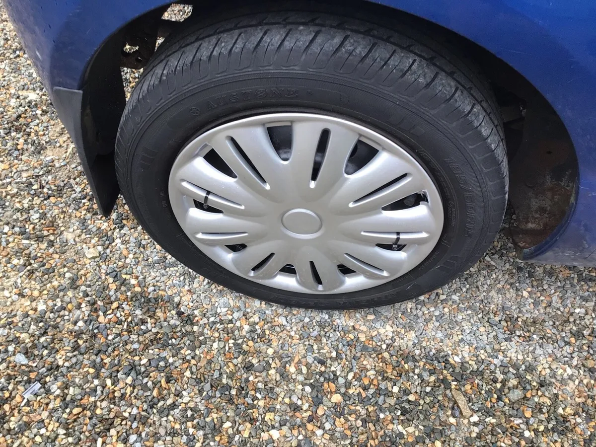 Toyota Yaris - Image 3