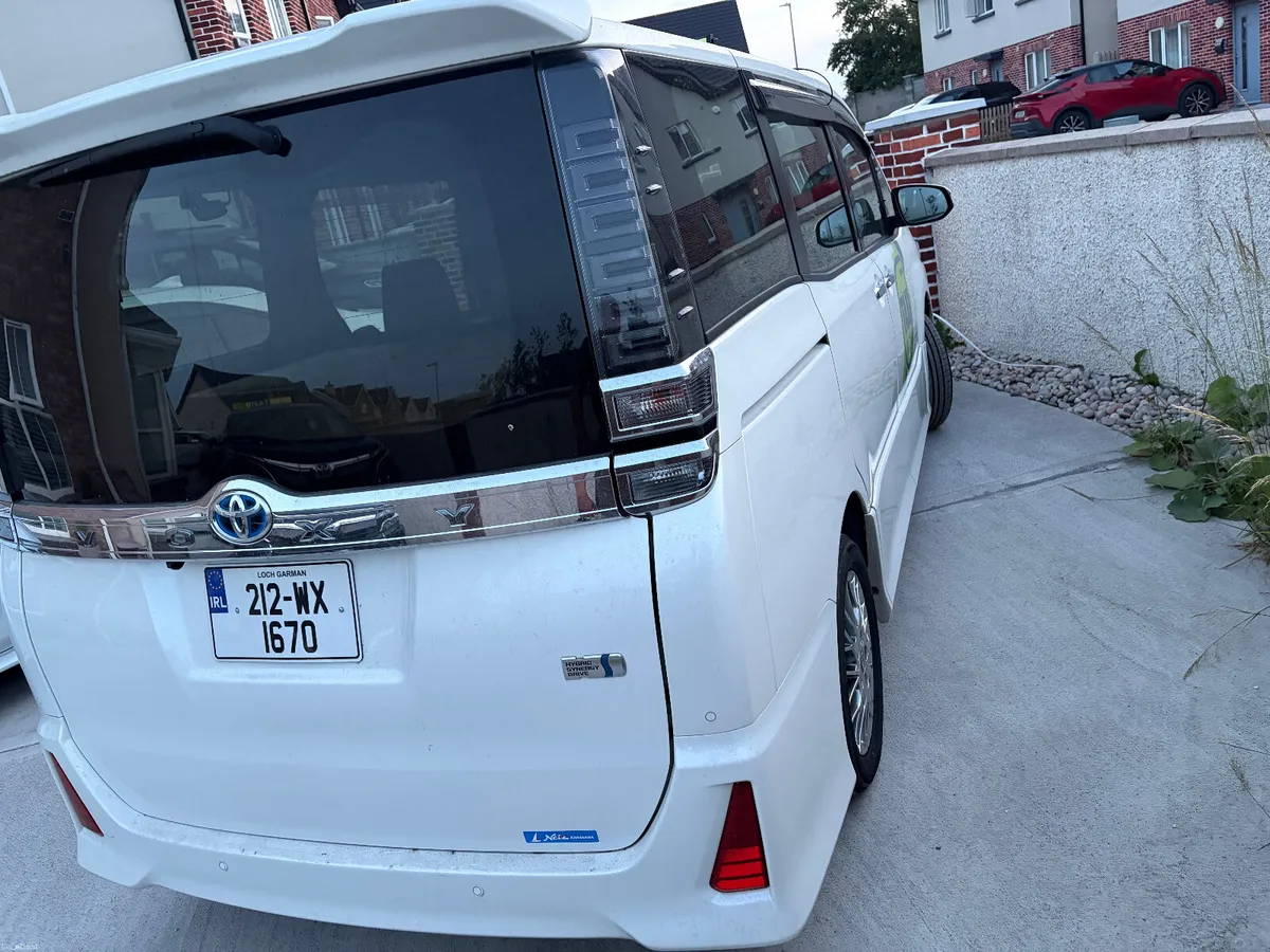 2021 212 Toyota Voxy 7 SEATER FULL TAXI READY - Image 3