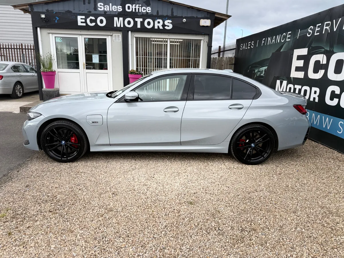 BMW 3-SERIES 2024 - 330E - AS NEW ! - Image 4