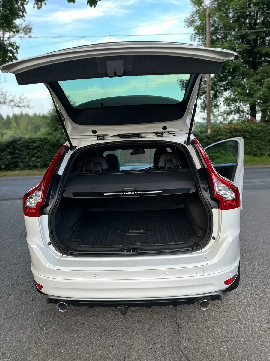 2014 Volvo XC60 R-Design D4 181BHP - Image 5