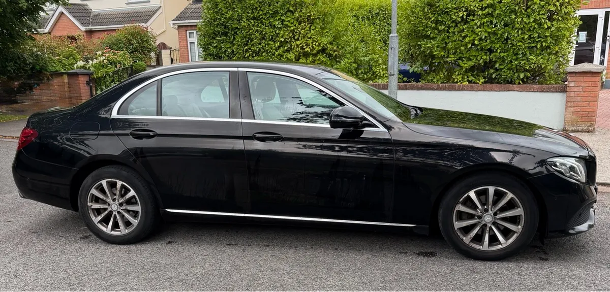 Mercedes-Benz E220D 2016 - Image 2