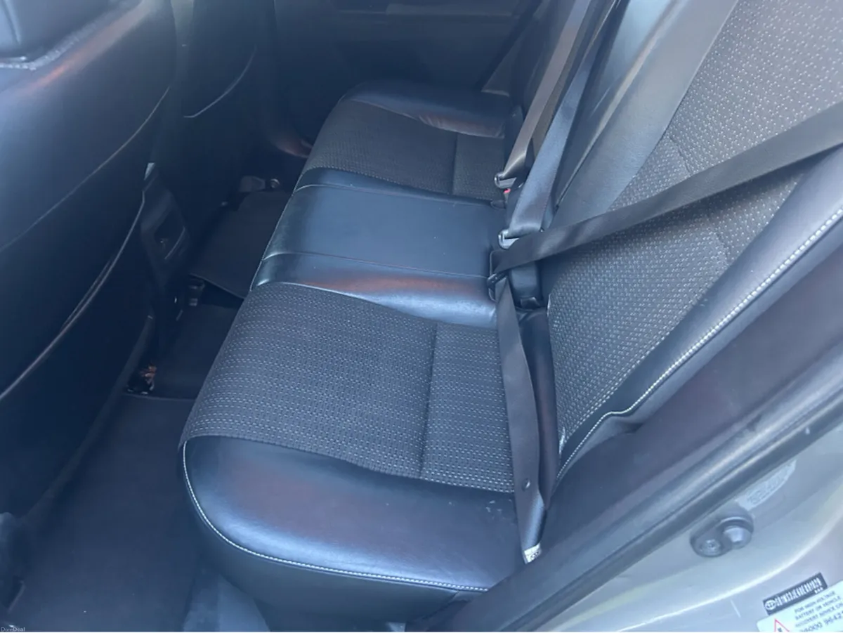 Toyota Auris 1.8 EXCEL VVT-AUTO///TINY KLMS///FULL - Image 4