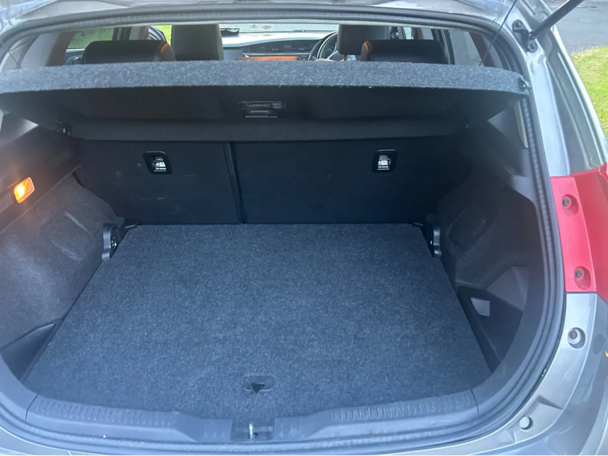 Toyota Auris 1.8 EXCEL VVT-AUTO///TINY KLMS///FULL - Image 5