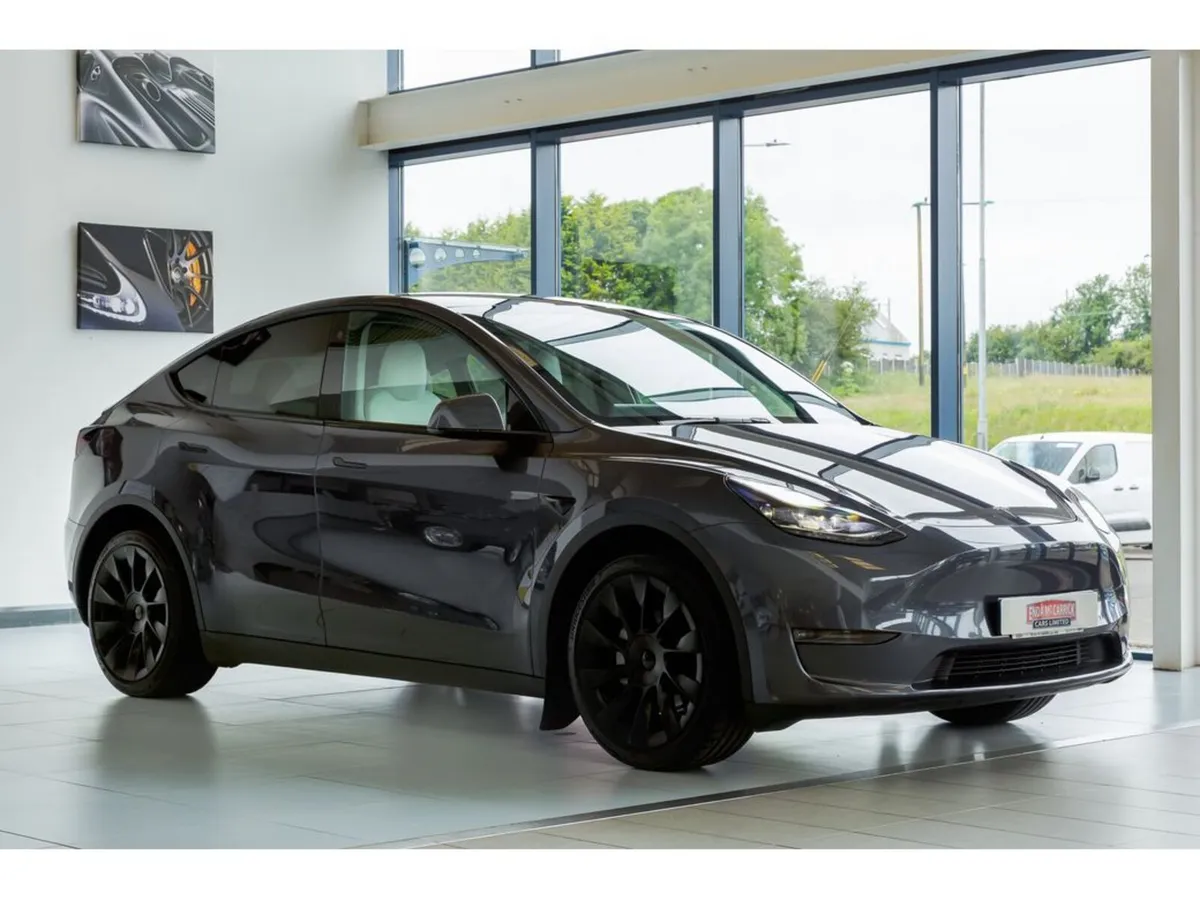 Tesla Model Y Long Range AWD - Image 4