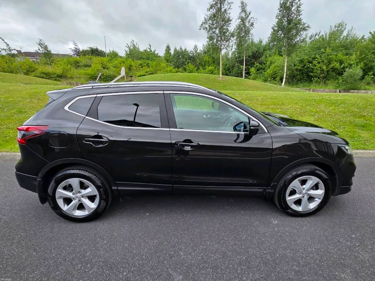NISSAN QASHQAI 1.3 petrol manual SV MY19 4DR - Image 1