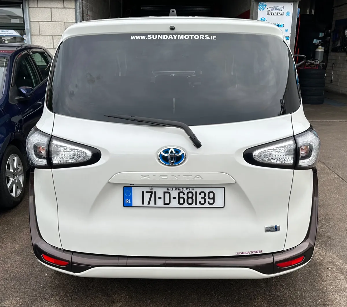 Automatic 7 seater Toyota Sienta Hybrid - Image 4