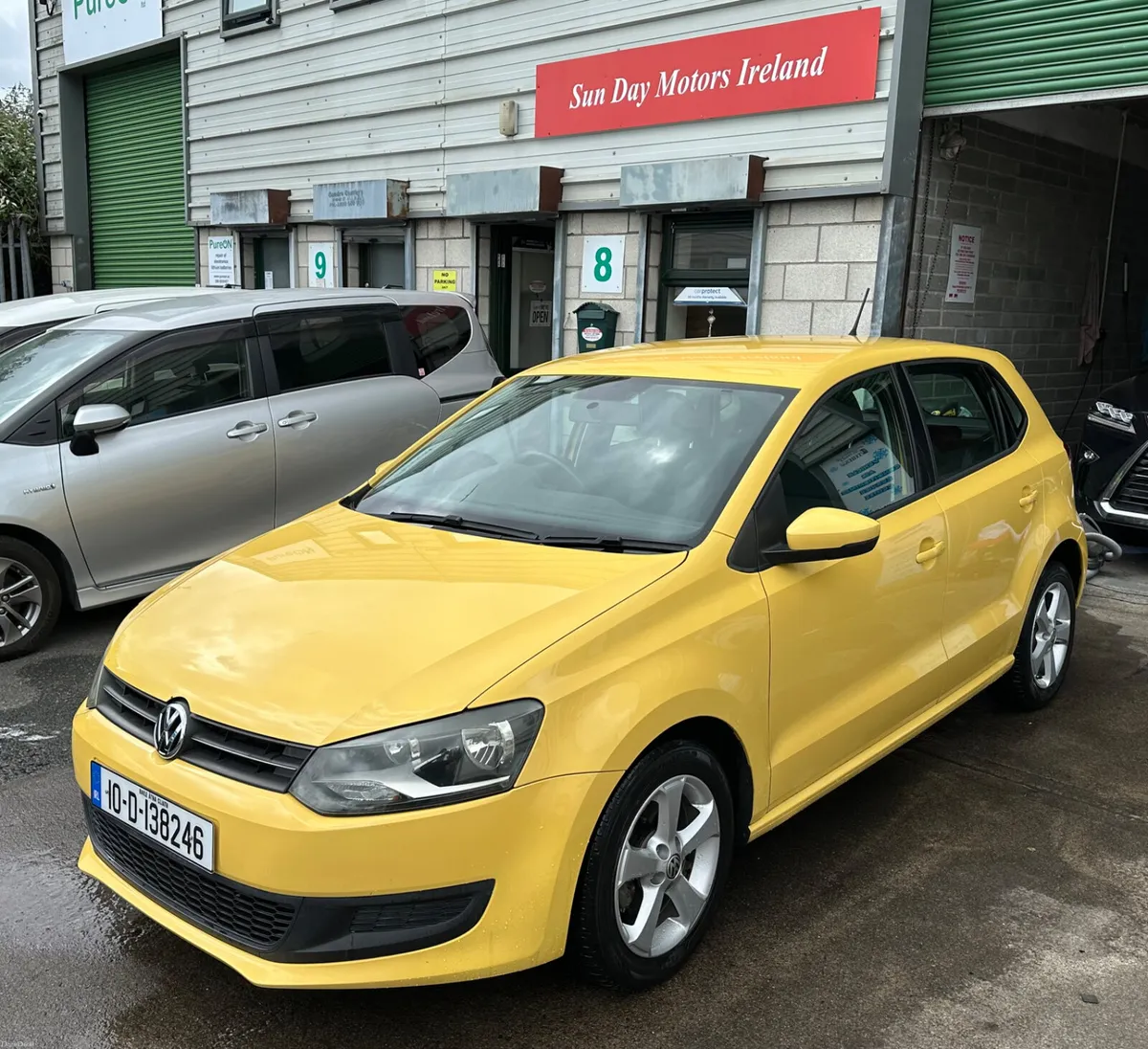 Automatic Volkswagen Polo 2010 - Image 1