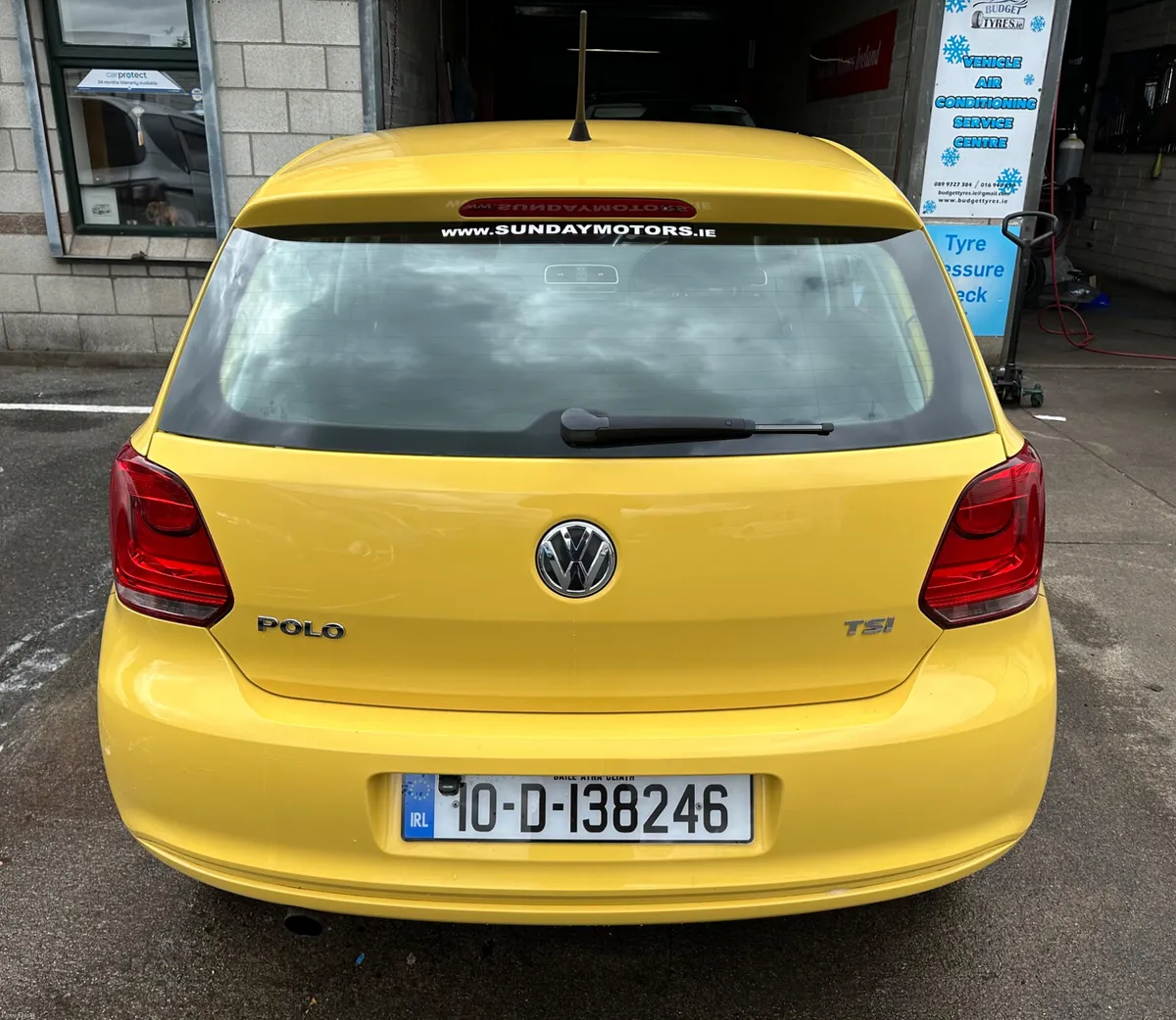 Automatic Volkswagen Polo 2010 - Image 4