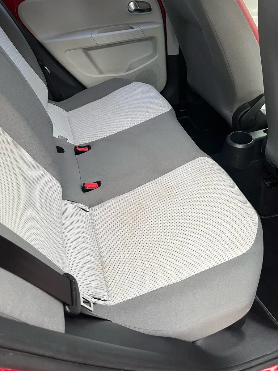 VW UP *Auto* 83kms * * 152D** - Image 2