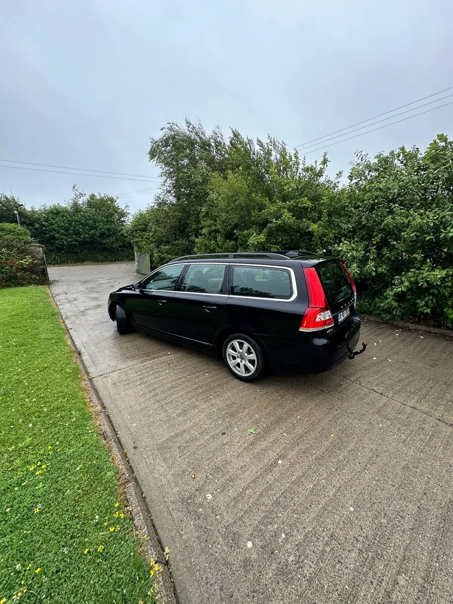 VOLVO V70 D2 AUTO TAX AND TEST - Image 3