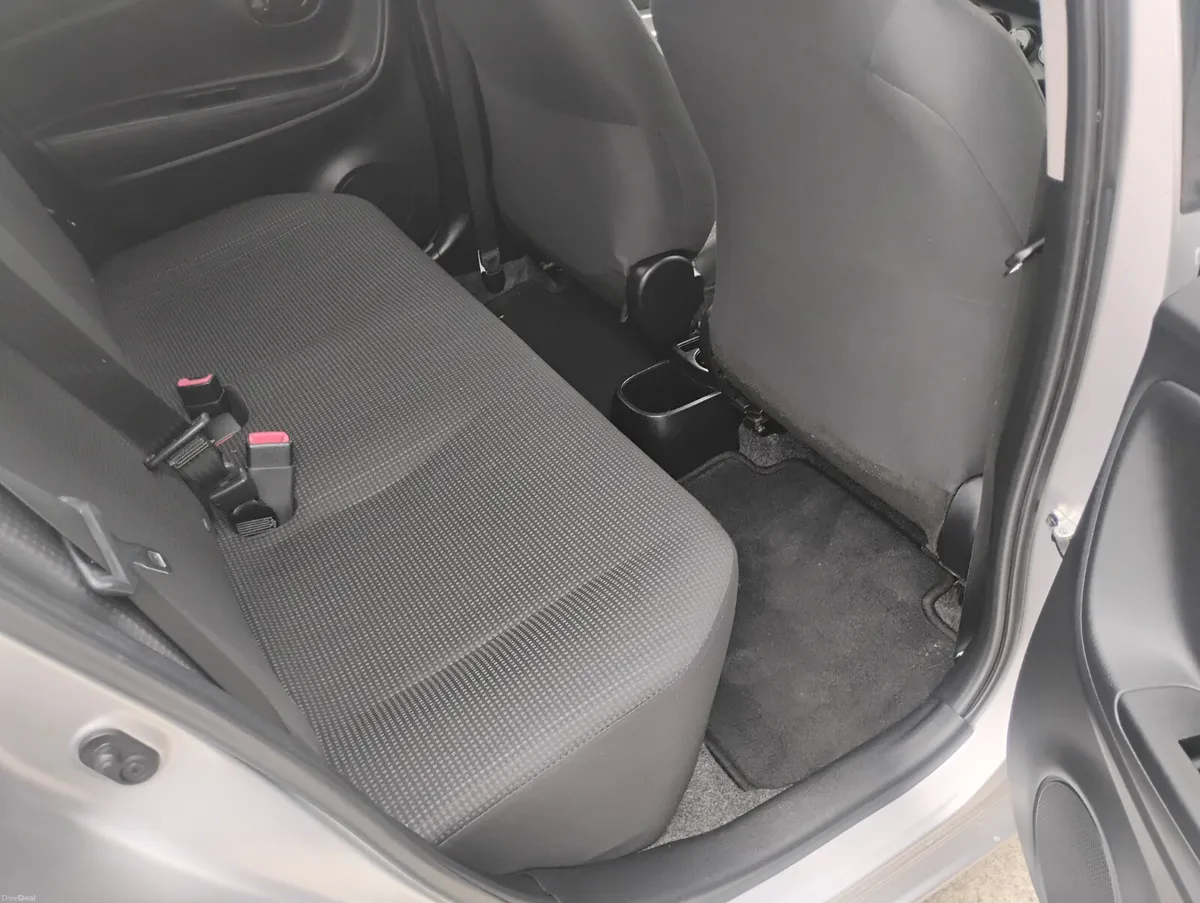 Toyota Vitz 2014 - Image 6