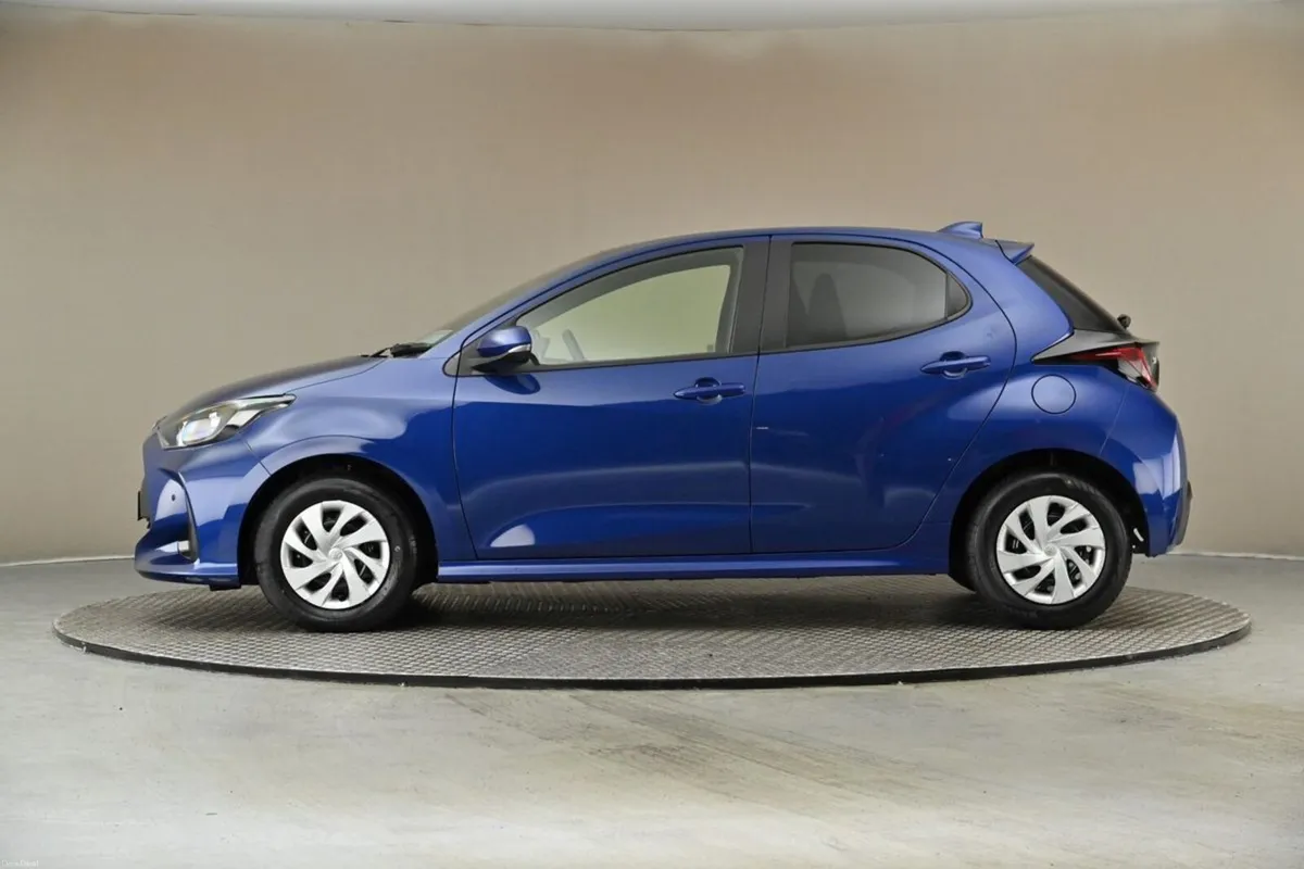 Toyota Yaris 1.5 HYBRID **REVERSE CAM**PARK SENSOR - Image 5