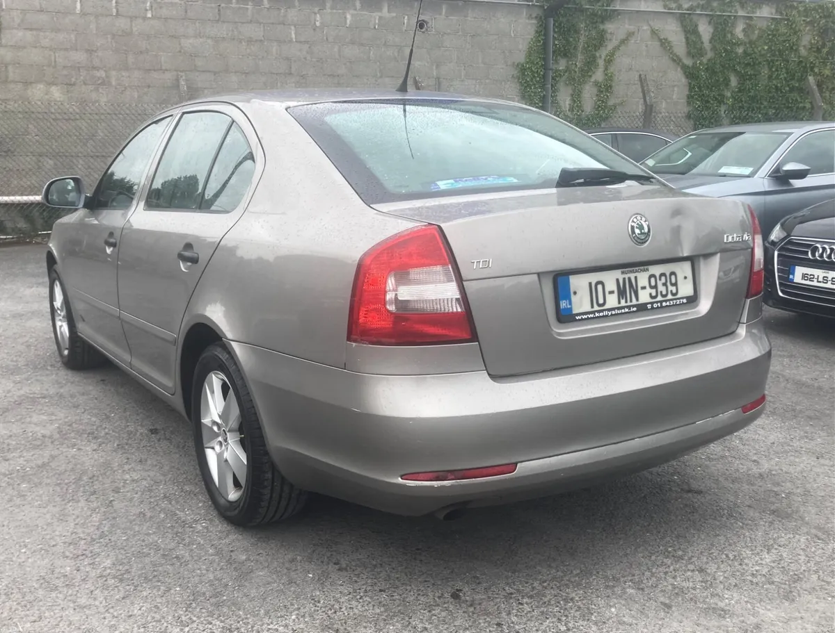Skoda Octavia 1.6 Tdi Exclusive Edition Spotless - Image 3