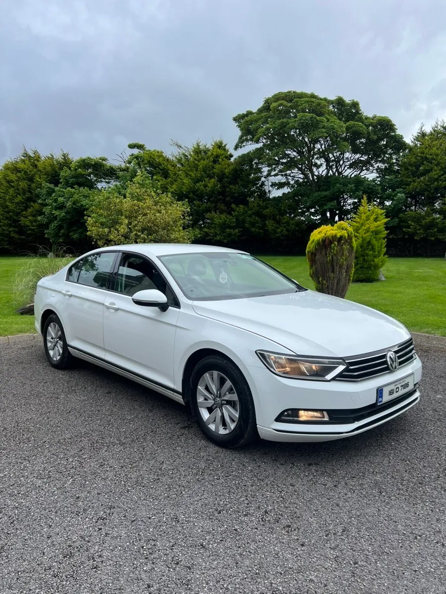 Volkswagen Passat - Image 1