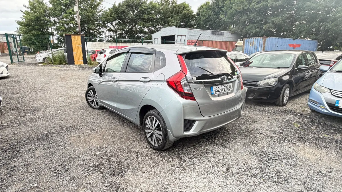 Honda Fit Hybrid 2013 Fully automatic - Image 4