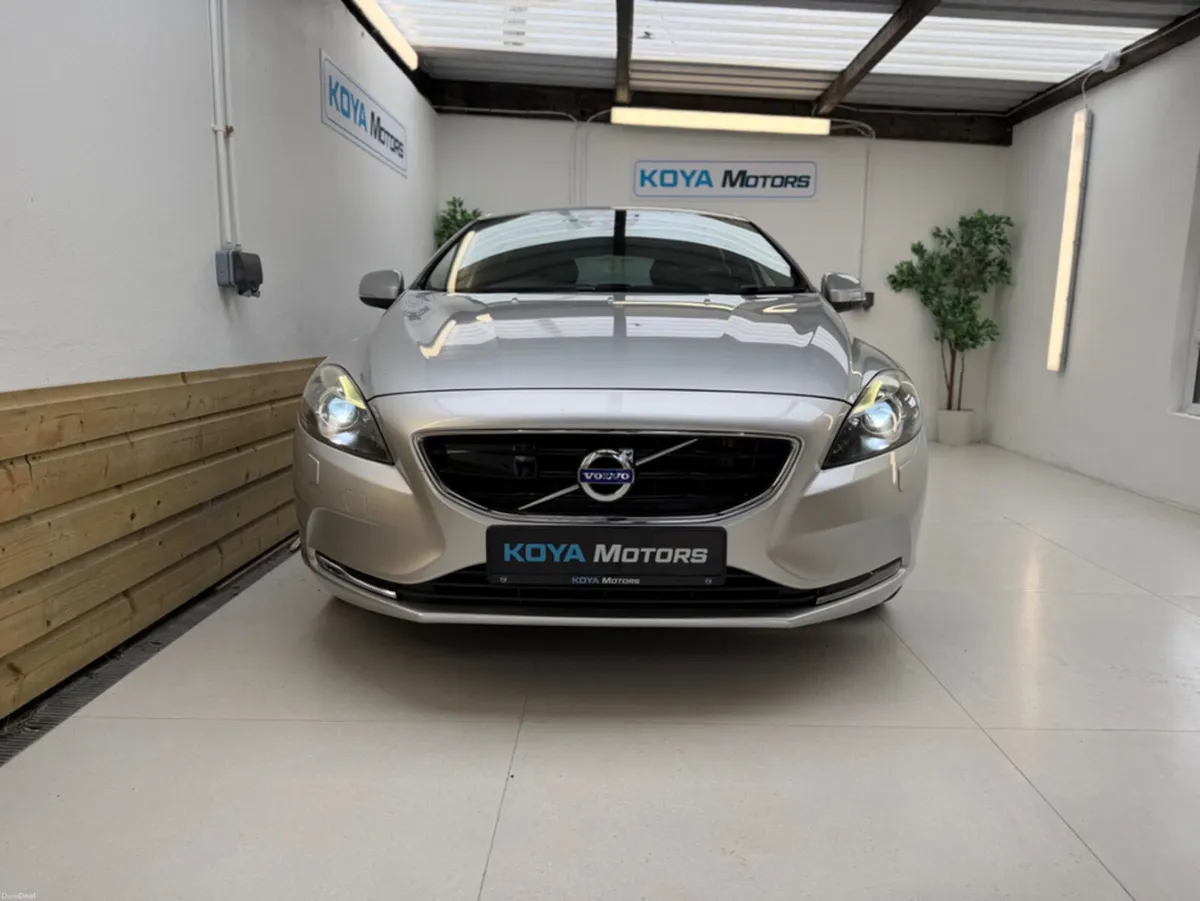 Volvo V40 2.0 D4 SE LUXURY PLUS DIESEL AUTOMATIC / - Image 5
