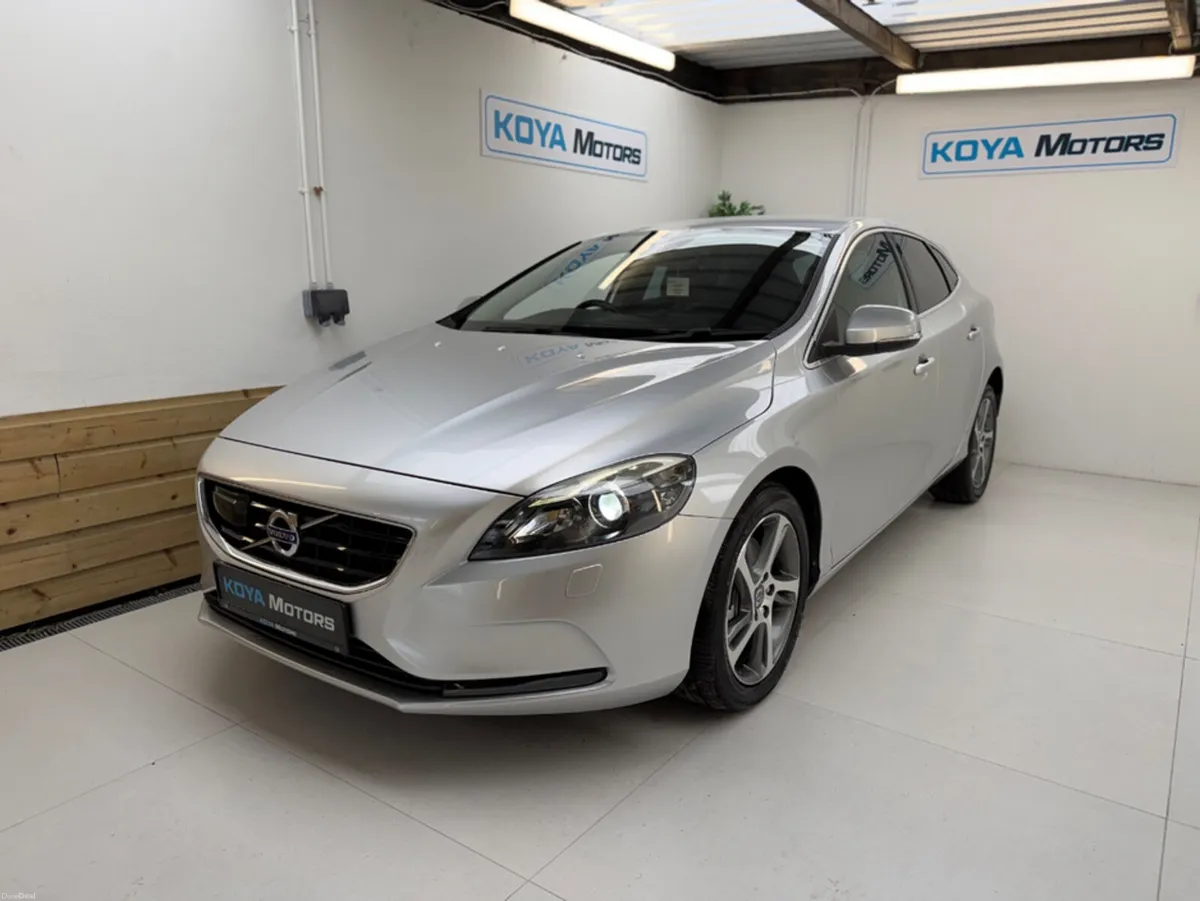 Volvo V40 2.0 D4 SE LUXURY PLUS DIESEL AUTOMATIC / - Image 3