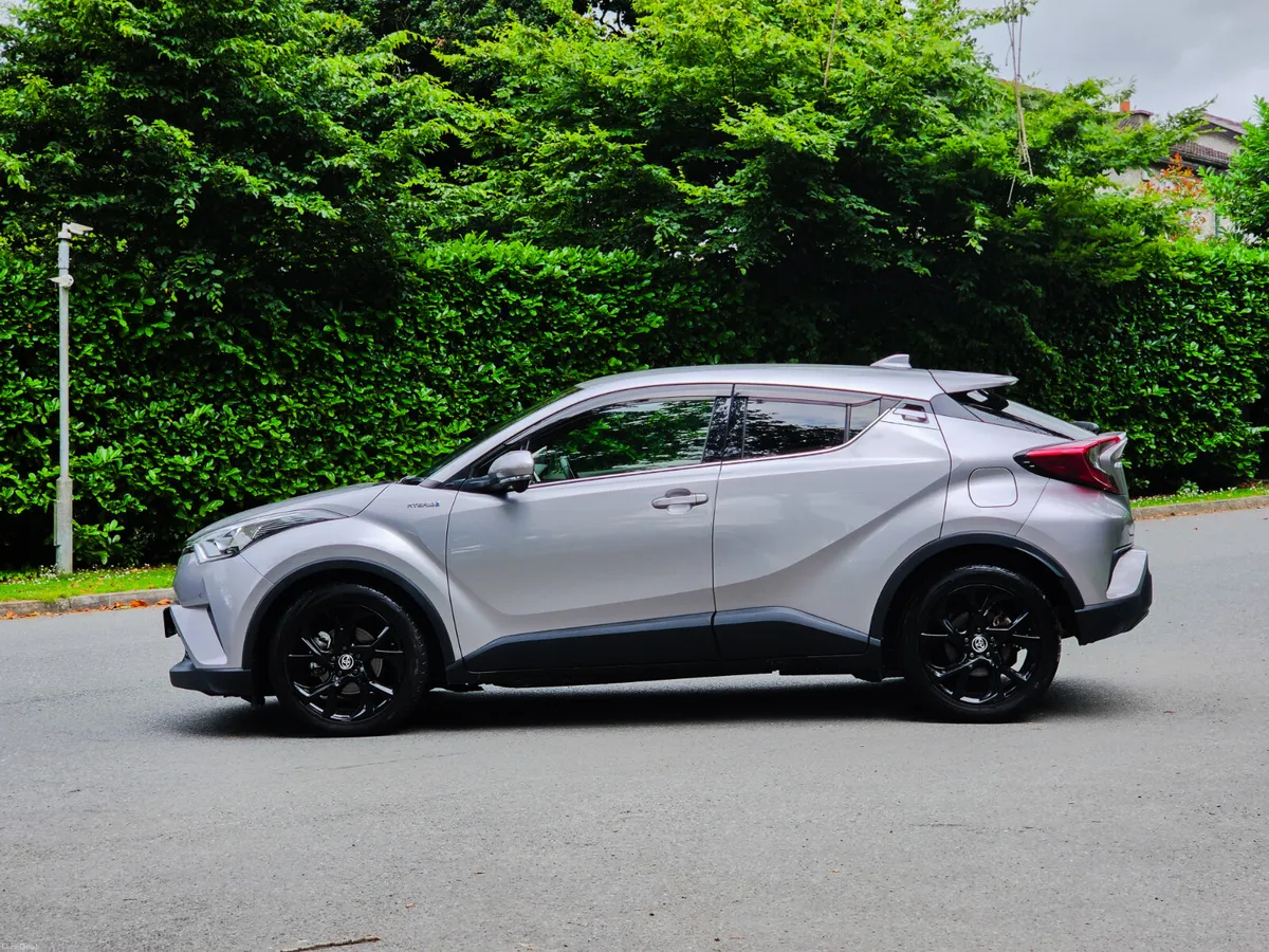 2019 Toyota C-HR 1.8 Petrol Hybris Automatic Sol - Image 4
