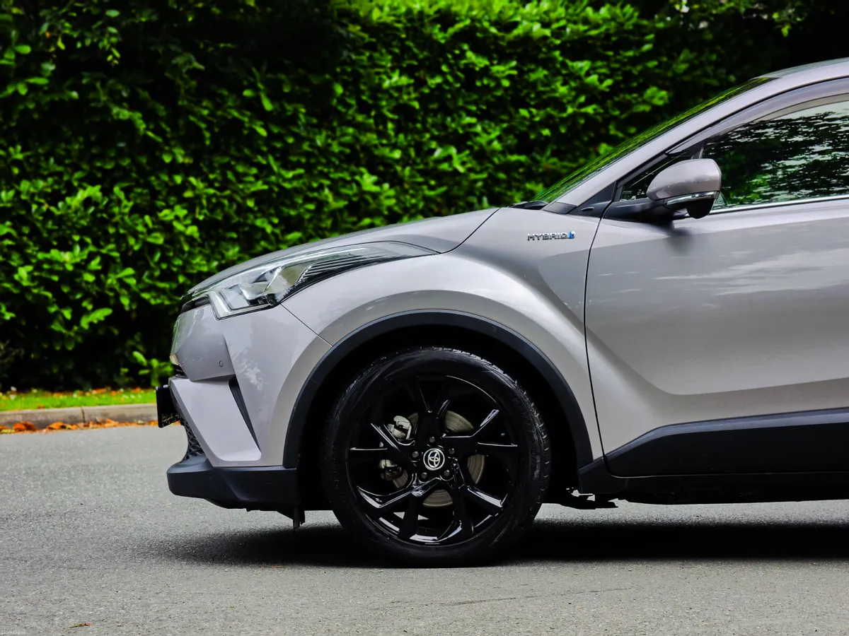 2019 Toyota C-HR 1.8 Petrol Hybris Automatic Sol - Image 5