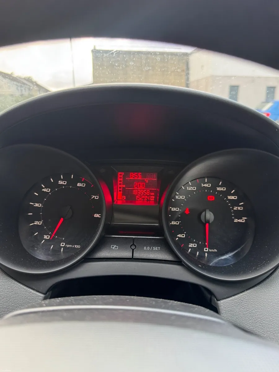 SEAT Ibiza 2011 - Image 2