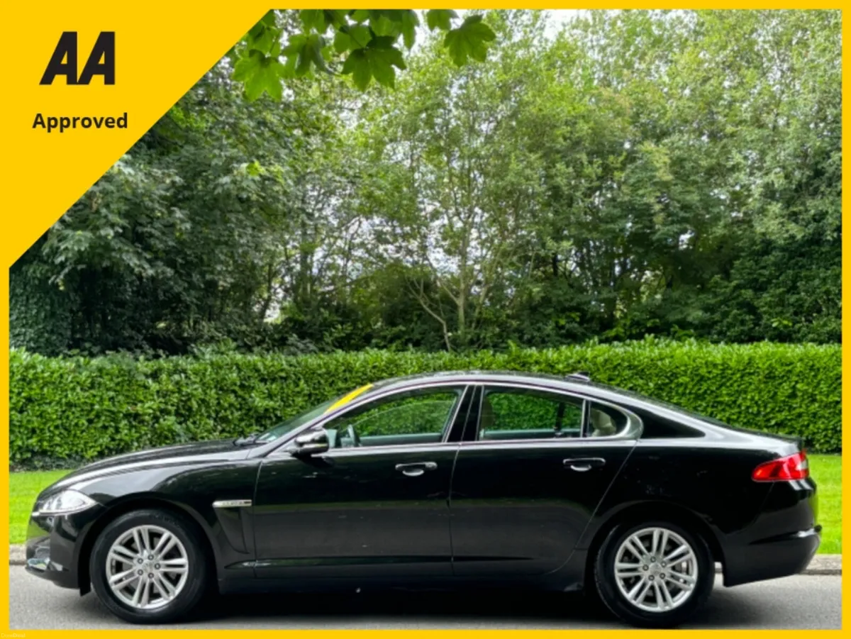 Jaguar XF 2.2 D LUXURY 2015 *LOW KLMS* - Image 6