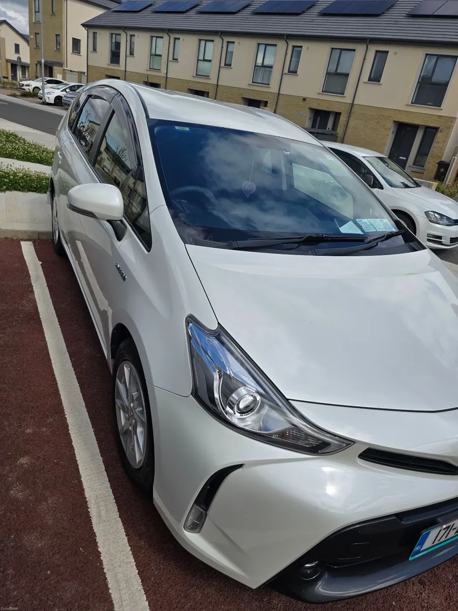 Toyota Prius 2017 - Image 2