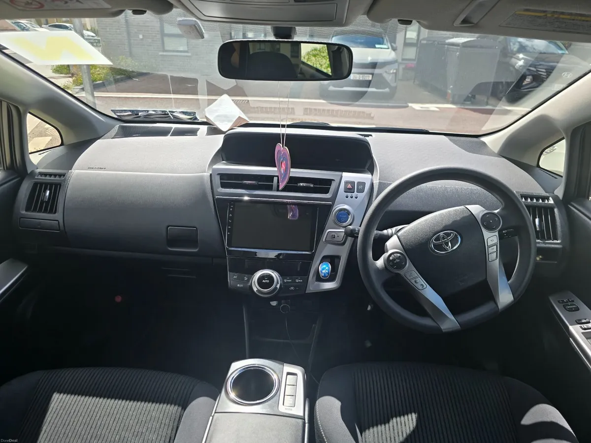 Toyota Prius 2017 - Image 1
