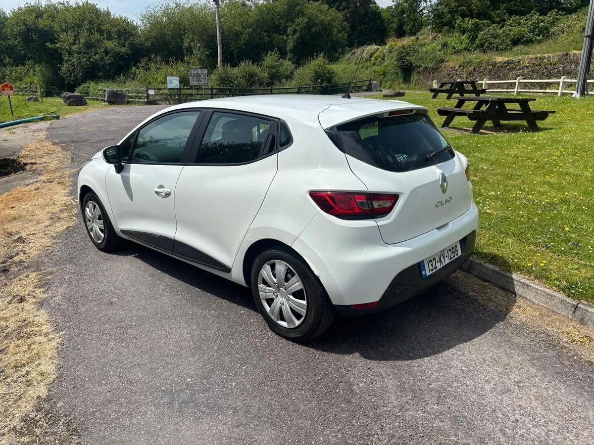 132 Renault Clio Petrol - Image 4