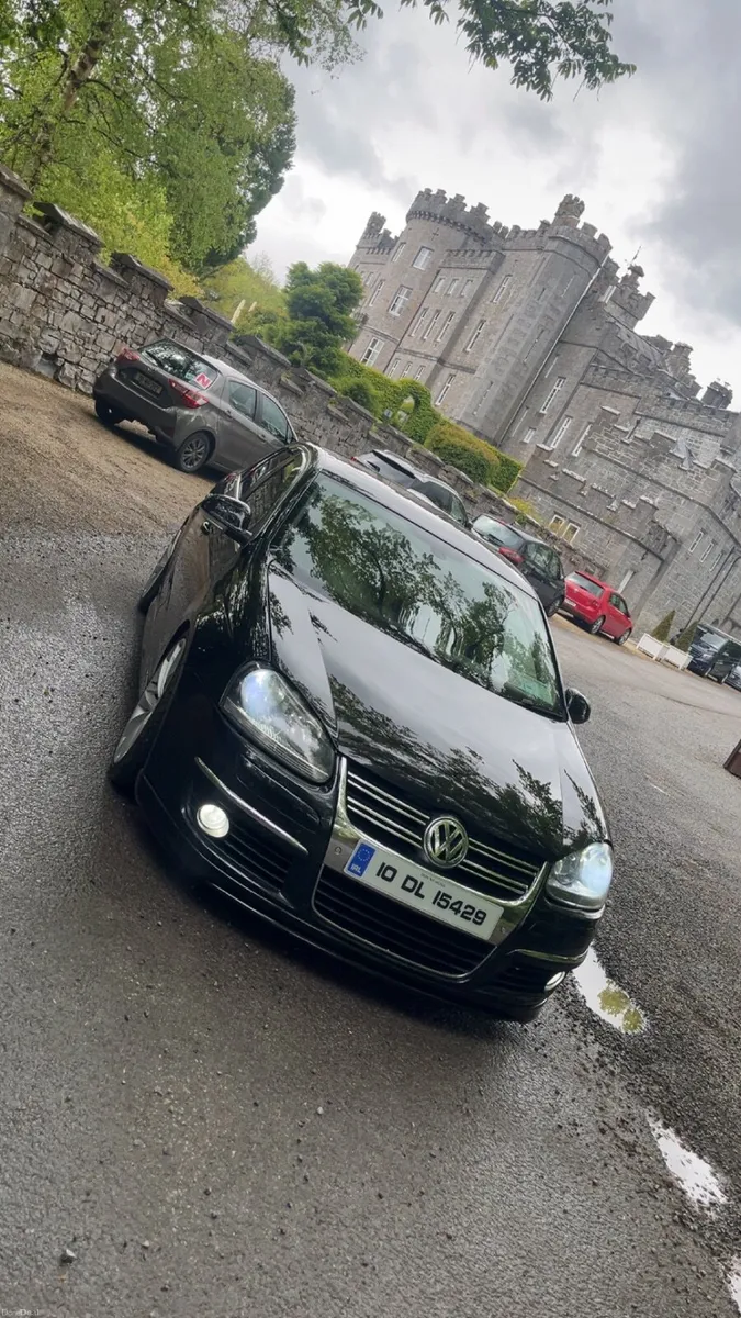 Volkswagen Jetta 2010 - Image 1