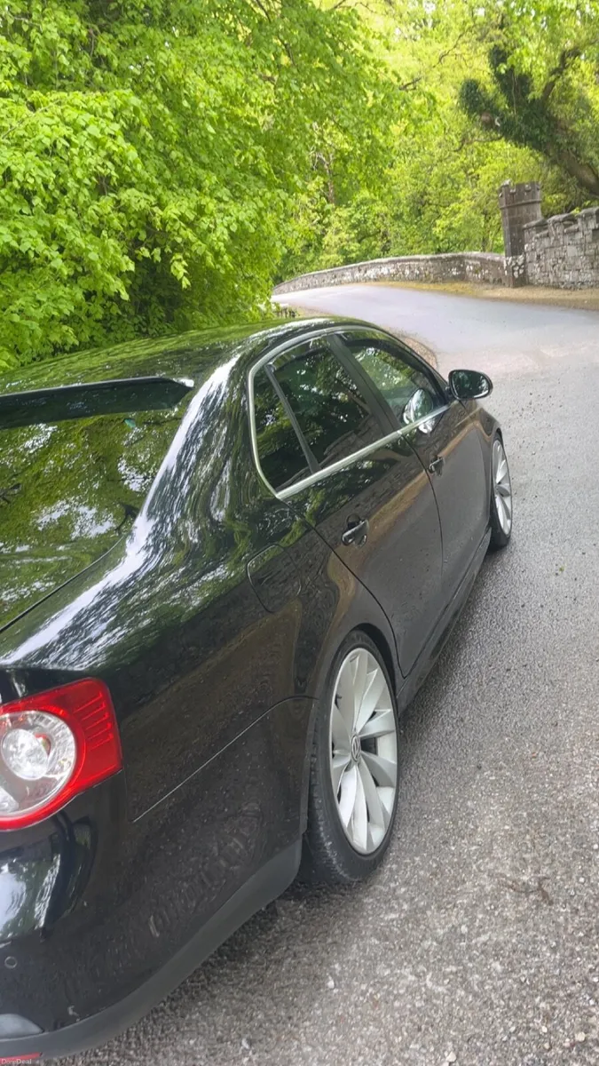 Volkswagen Jetta 2010 - Image 4