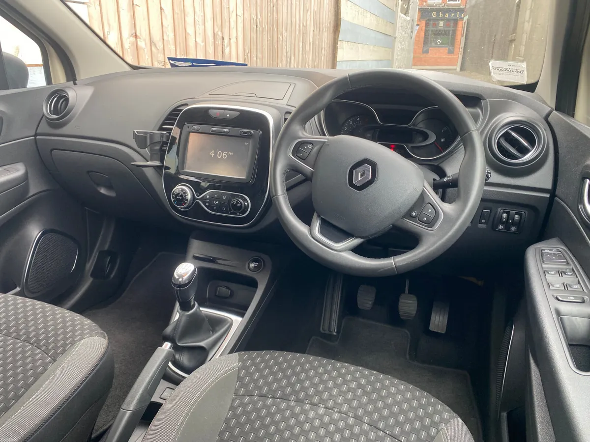 Renault Captur Dynamique Nav - Image 2