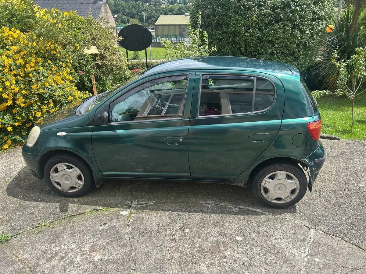 Toyota Yaris 2004 - Image 2