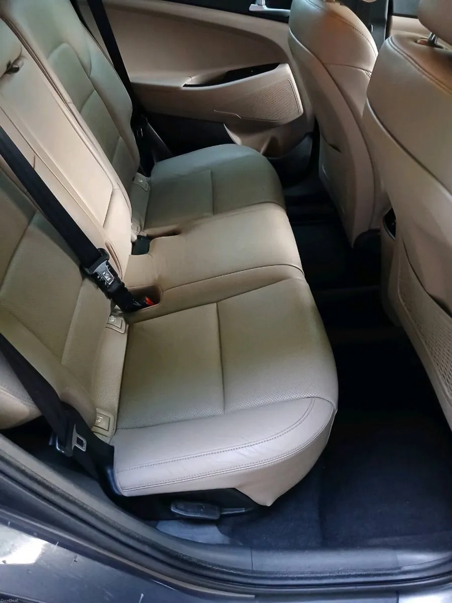 18 Hyundai Tucson 1.7dsl Executive model - Image 2