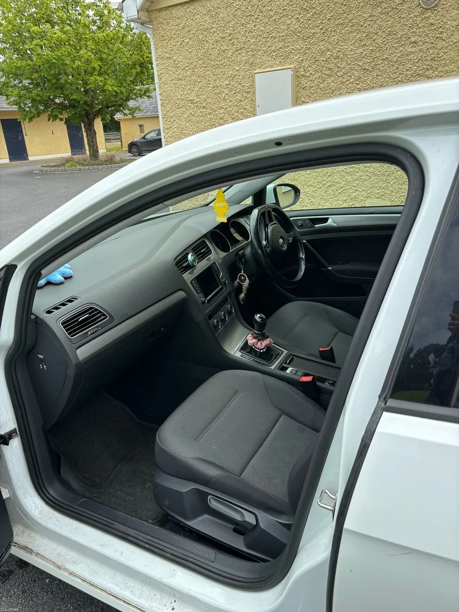 Volkswagen Golf - Image 4