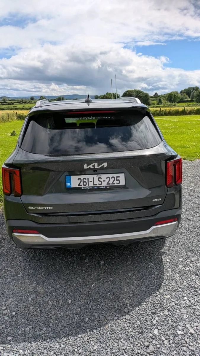 261 Kia Sorento 1.6l Petrol Hybrid 7 seater - Image 3