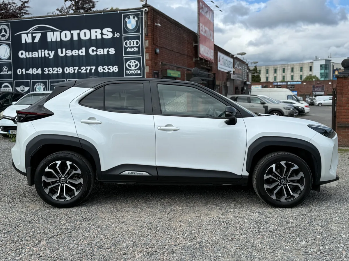 2024 Toyota Yaris Cross 1.5 HYBRID LUNA SPORT AUTO - Image 2