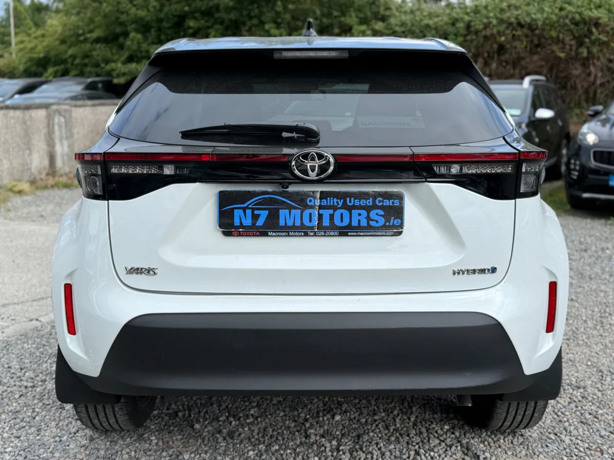 2024 Toyota Yaris Cross 1.5 HYBRID LUNA SPORT AUTO - Image 4