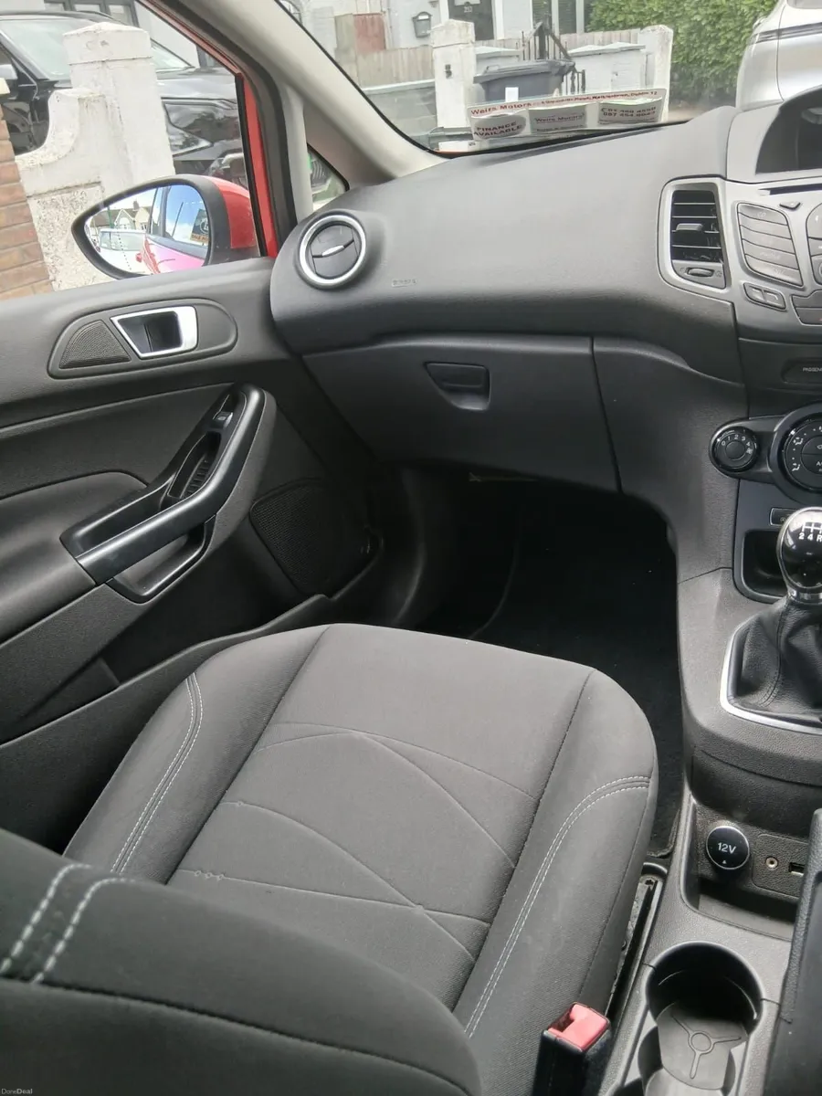 Ford Fiesta Zetec 1.0 Hatchback - Image 4