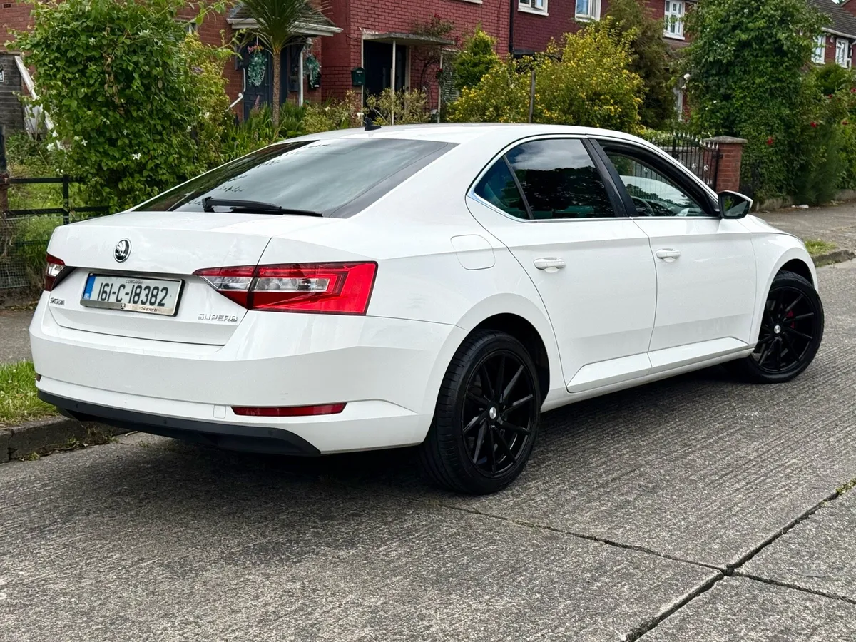 16 Superb 2.0 TDi 150ps Sportline - Image 3