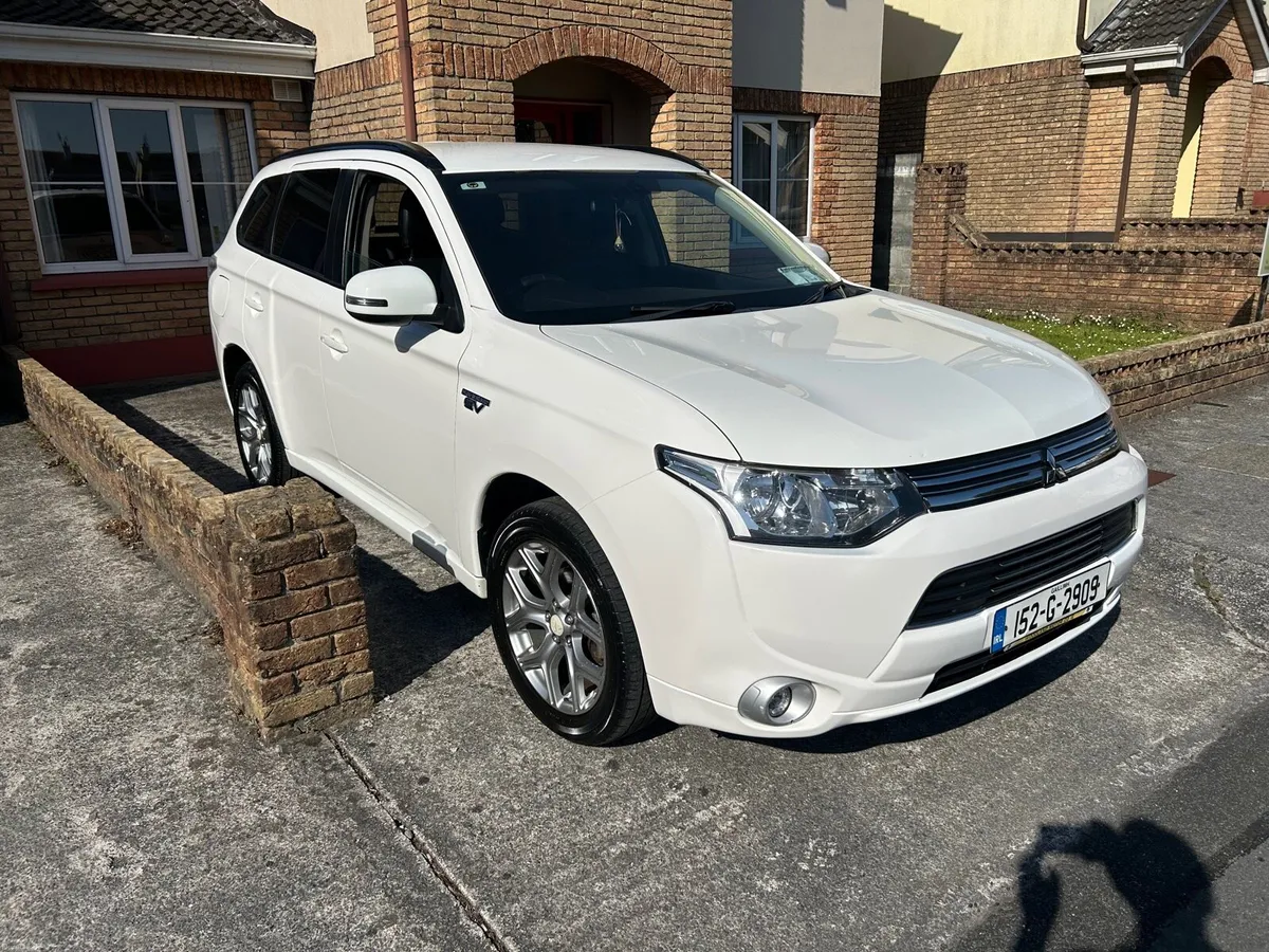 2015 Mitsubishi Outlander PHEV - Image 1