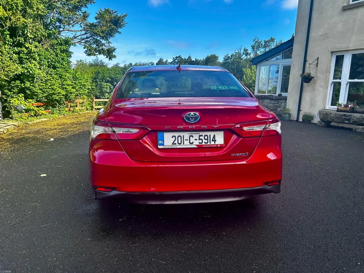 Toyota Camry 2020 - Image 2