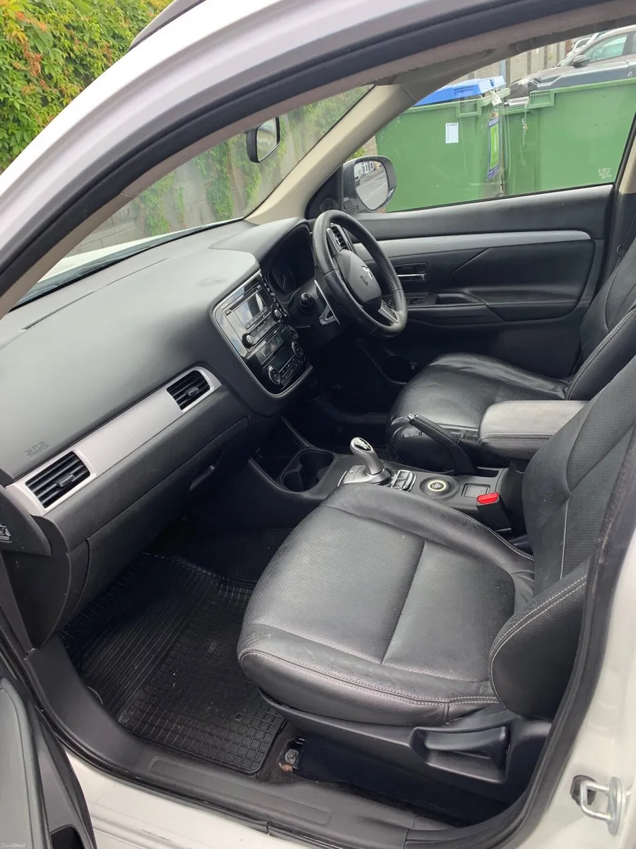 2015 Mitsubishi Outlander PHEV - Image 5