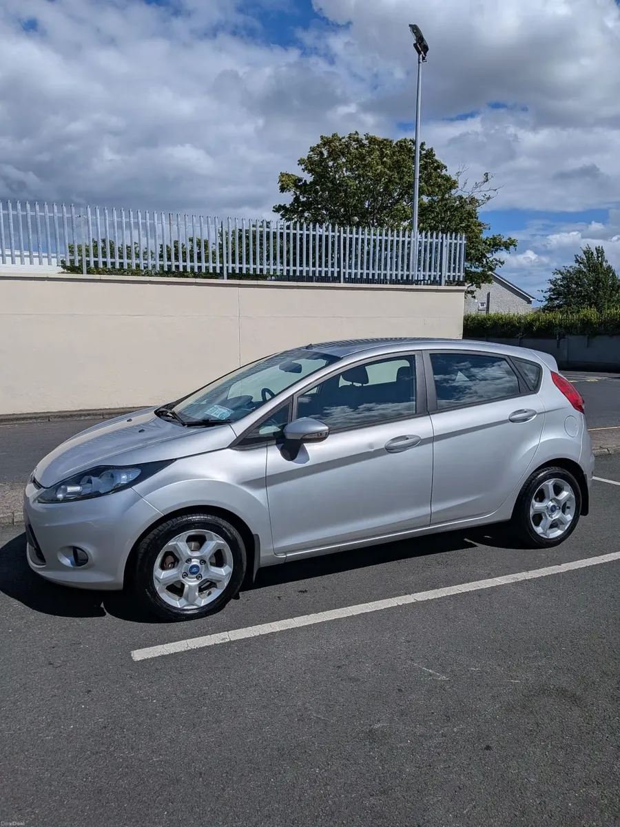 Ford Fiesta 2011 - Image 2
