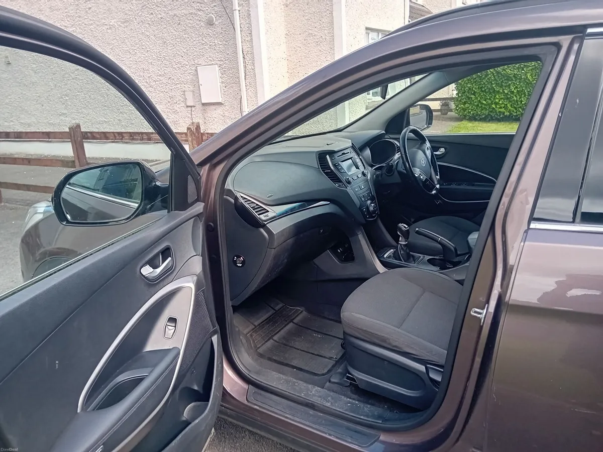 Hyundai Santa Fe 2015 - Image 2