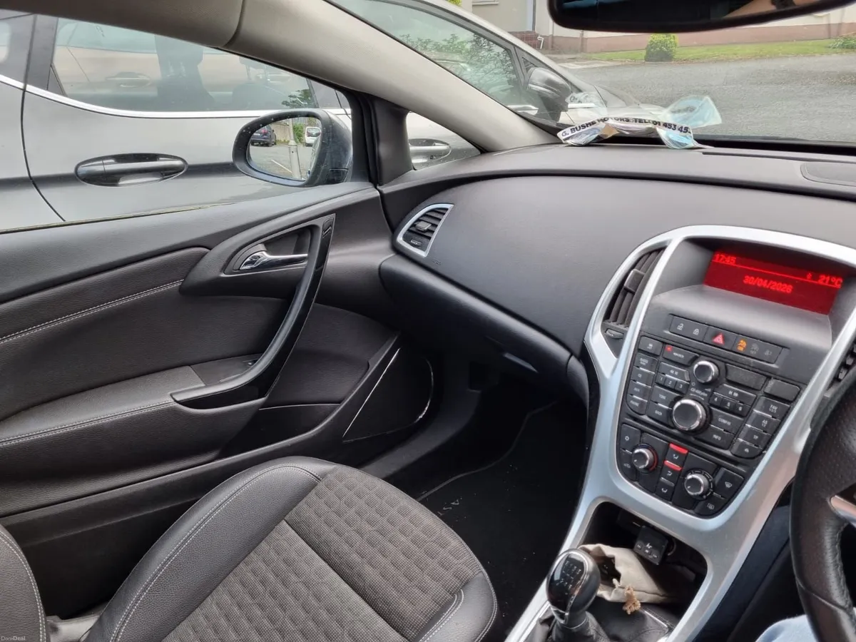 Opel Astra 2015 - Image 2